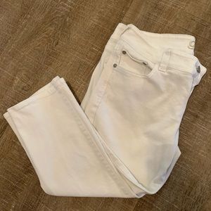Delias white capris